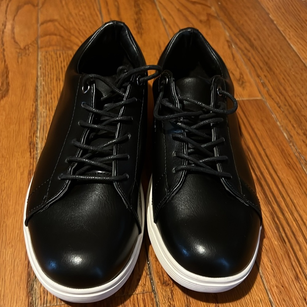 NWOT Steve Madden black low top sneakers Men’s/boy’s 5 women’s 6.5